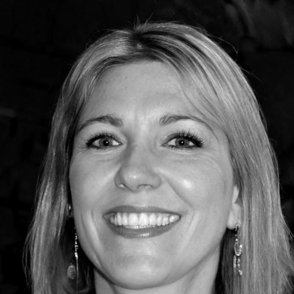 Zufriedene Kundin berichtet über erfolgreiche Budgetoptimierung
